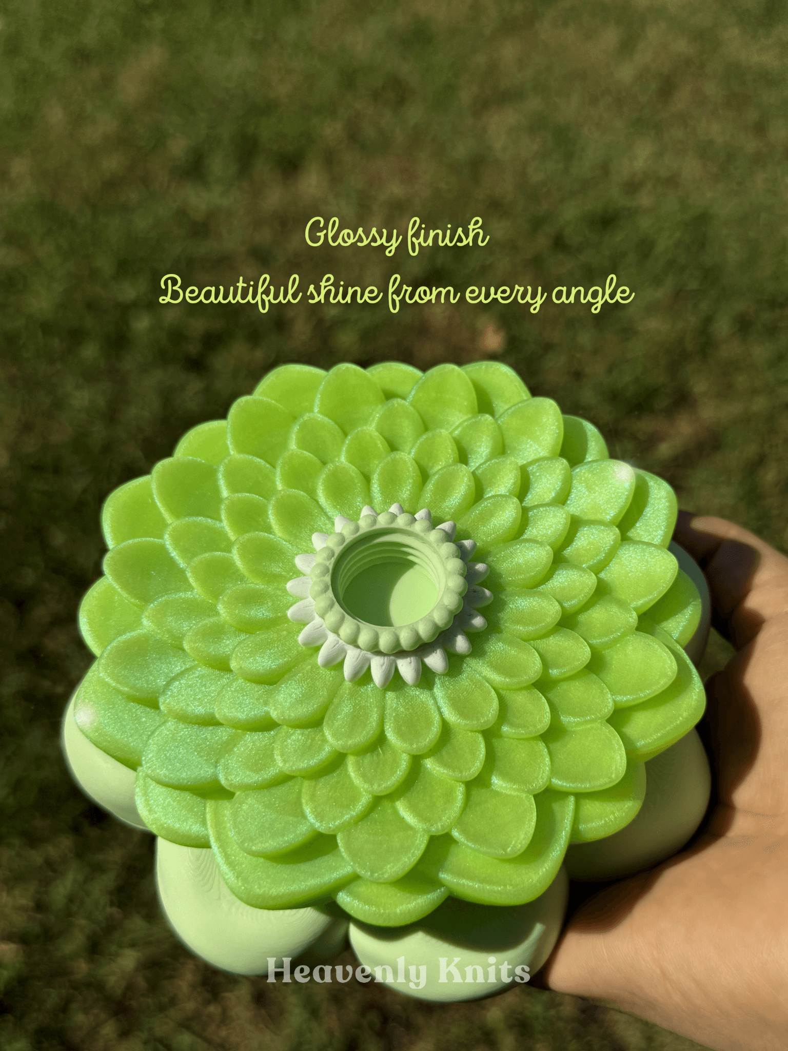Pearlescent green flower yarn spinner